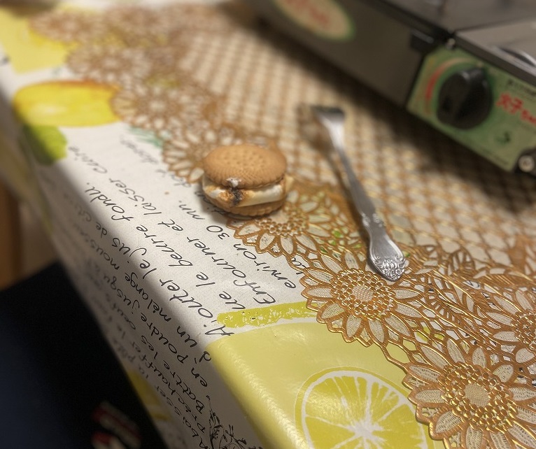 ビスケットのマシュマロ挟み