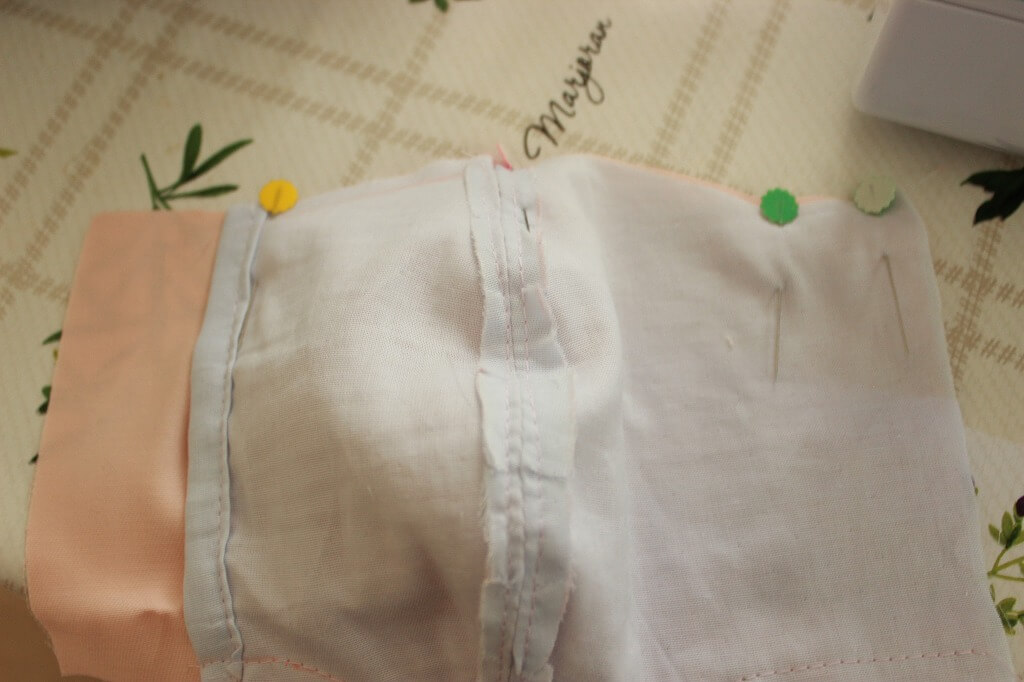 下を縫い合わせ