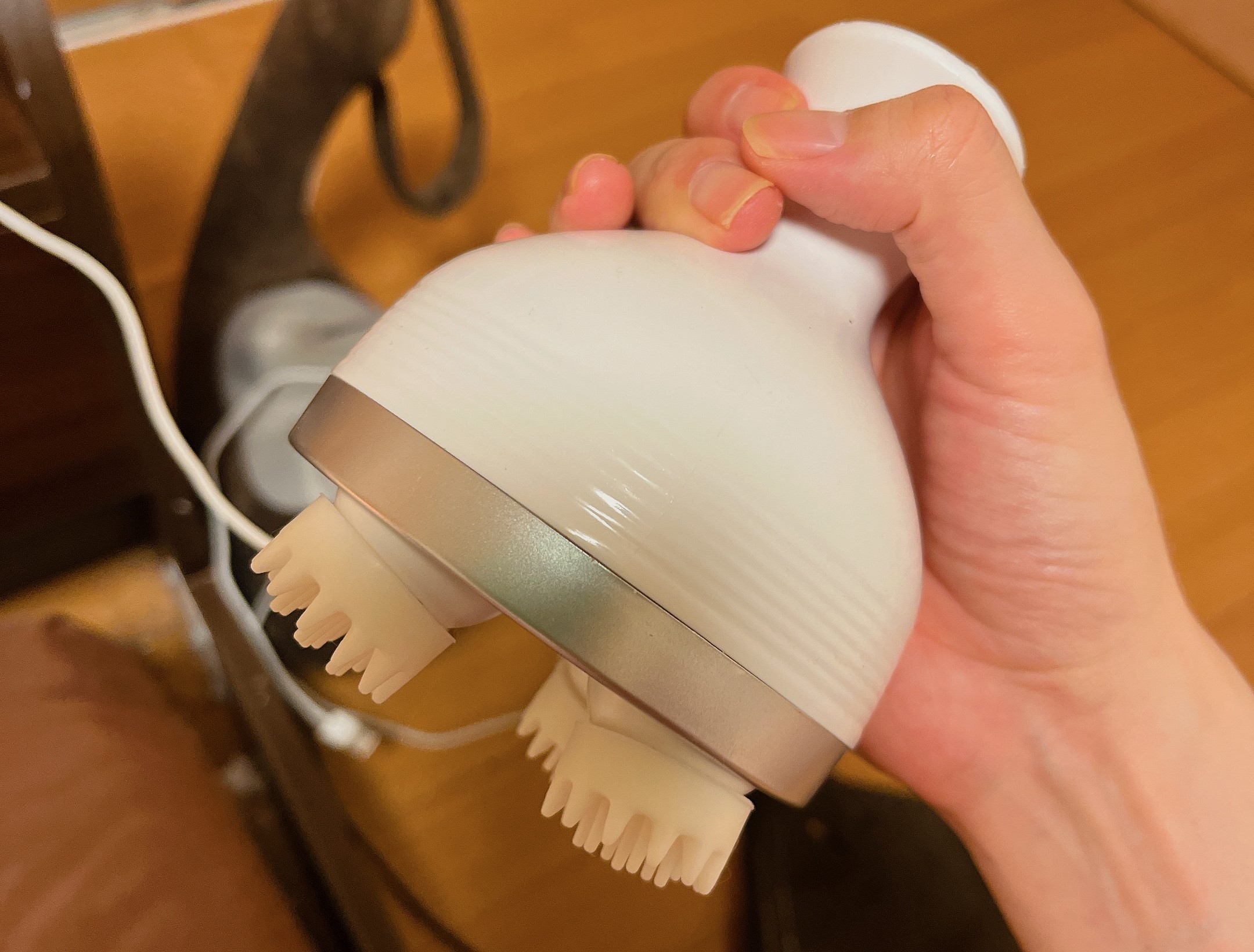 頭皮マッサージ器