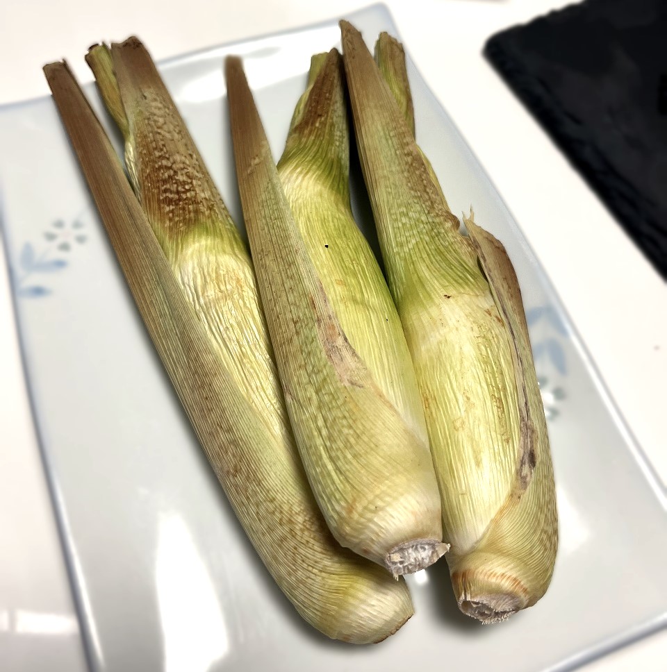 焼いたマコモダケ