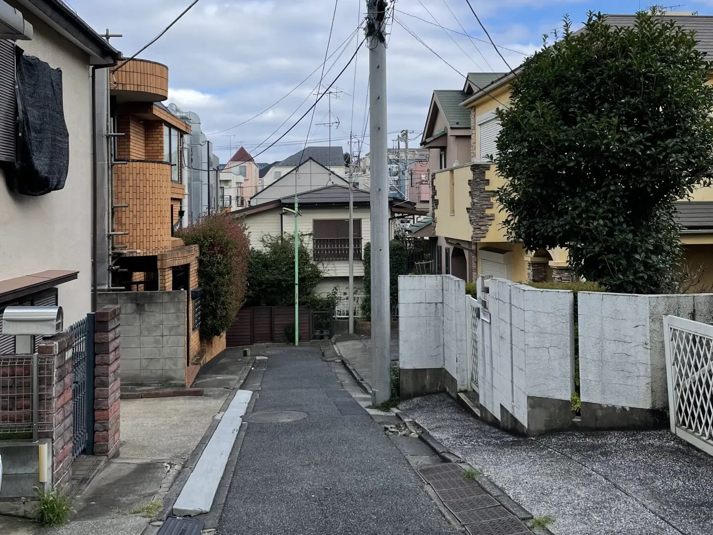 突き当たりの家